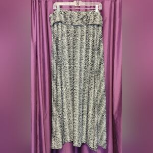 Black and White Skirt Size 2X